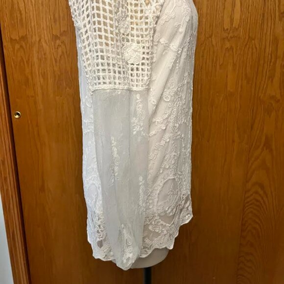 Adiva - Long Sleeve Lace Overlay with Spaghetti Strap Camisole / White / Size L - Picture 11 of 14